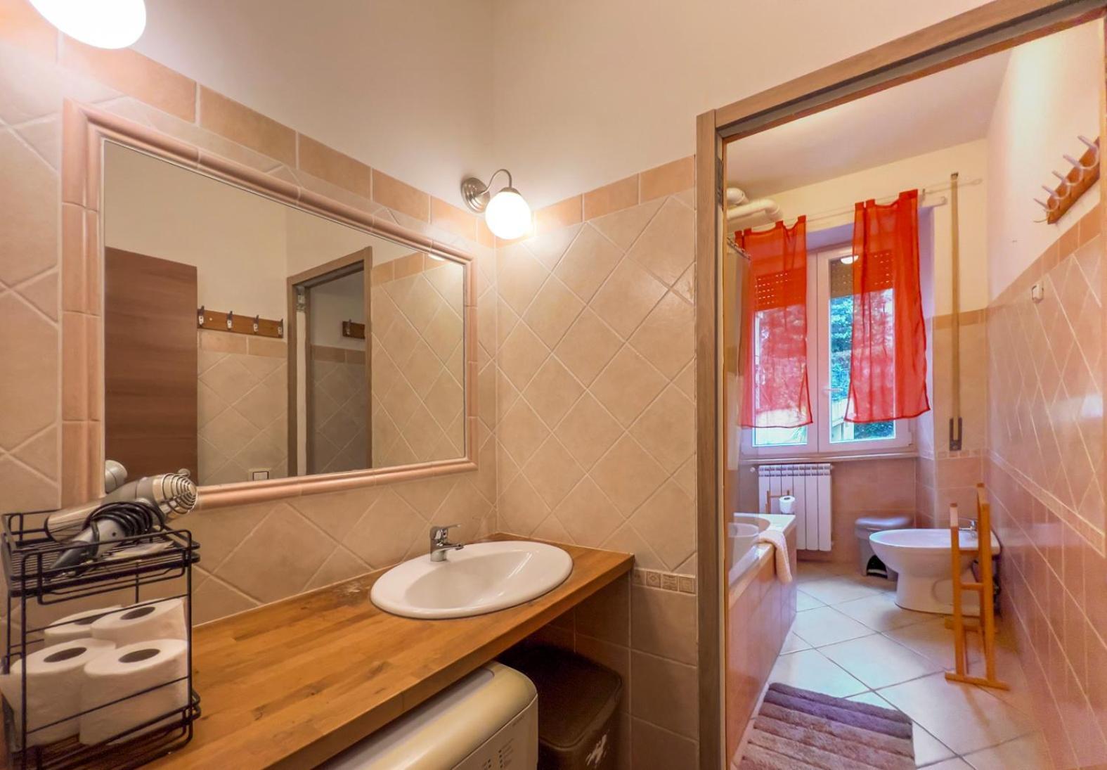 Spacious Apartment Near St Peter'S Church Rom Eksteriør billede